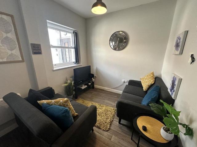 1 bedroom detached house to rent
