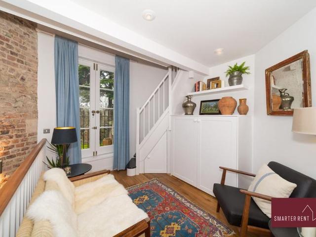 1 bedroom detached house to rent