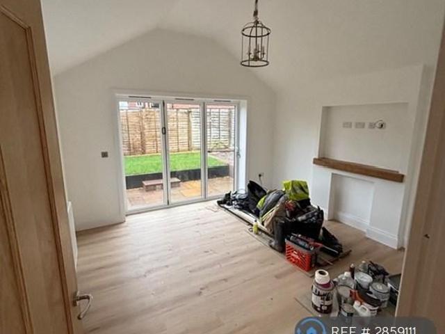 1 bedroom detached house to rent