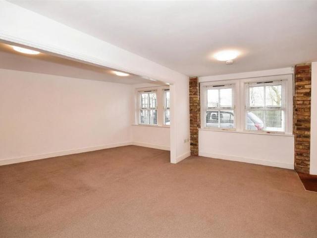 1 bedroom detached house to rent