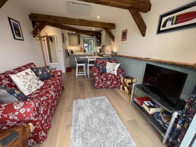 1 bedroom detached house to rent