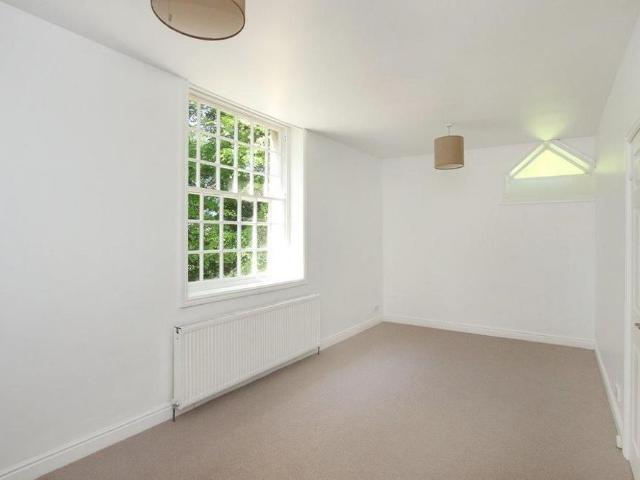 1 bedroom detached house to rent