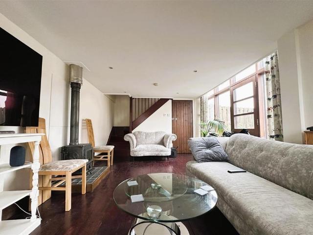 1 bedroom detached house to rent