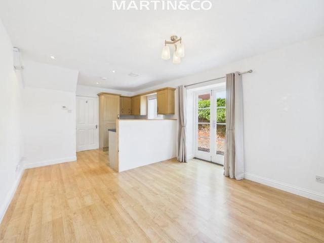 1 bedroom detached house to rent