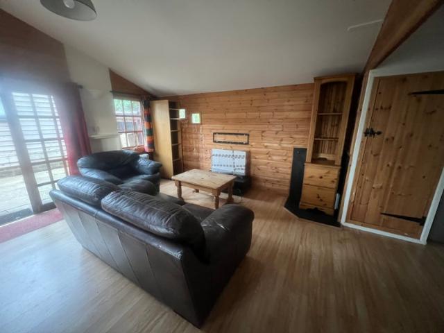1 bedroom detached lodge with all bills included