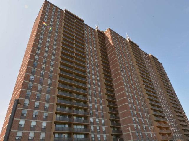1 Bedroom + Den in 641 Bathgate Drive Ottawa, ON K1K 3Y3