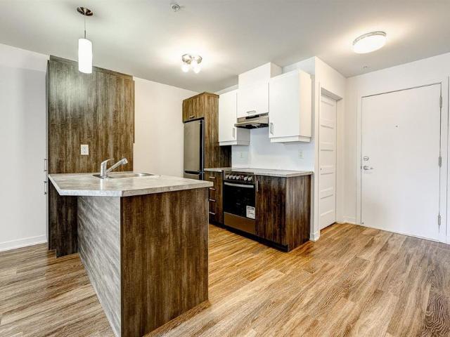 1 Bedroom + Den 173 Boulevard Armand Frappier, Sainte Julie