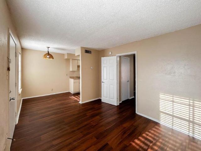 1 bedroom, Denton TX 76201 LS92615500