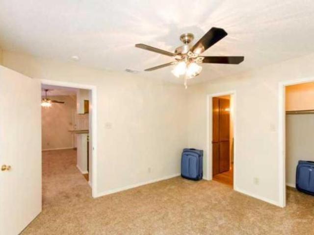 1 bedroom, Denton TX 76210 LS104726276