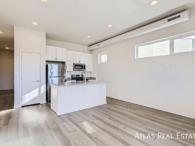 1 bedroom, Denver CO 80207 103452215