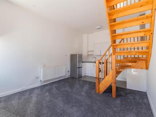 1 bedroom duplex to rent