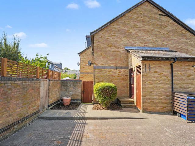 1 Bedroom End Of Terrace House