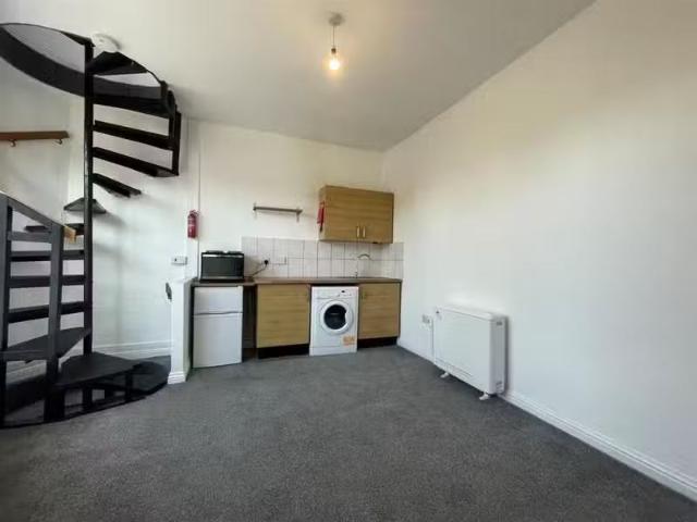 1 bedroom end of terrace house for rent in Cobden Street, Nels.