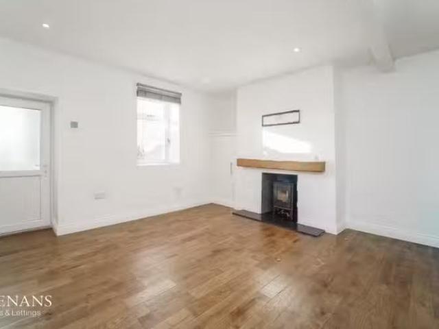 1 bedroom end of terrace house for rent in Stanhill Road, Oswa.