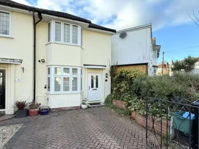 1 bedroom end of terrace house for rent in Rowland Avenue, Bri.