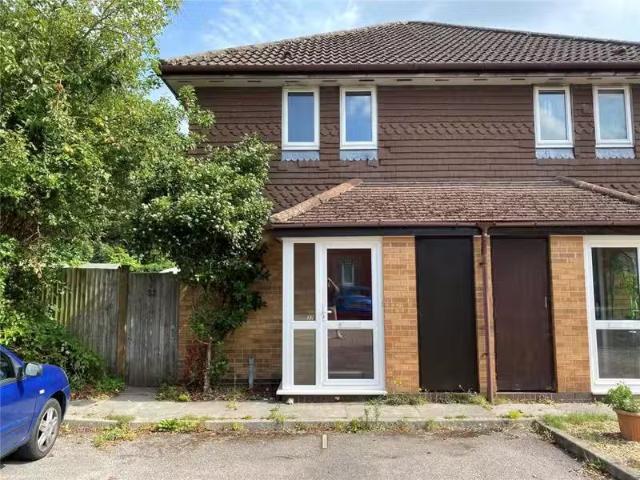 1 bedroom end of terrace house for rent in Victoria Gardens, R.