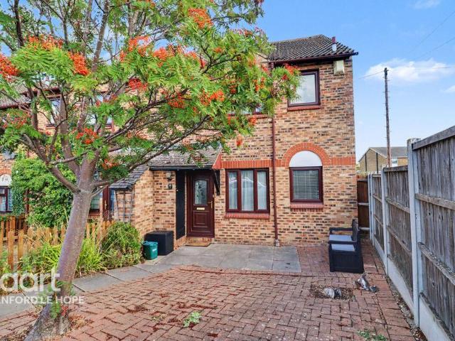 1 bedroom end of terrace house for sale