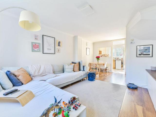 1 bedroom end of terrace house for sale