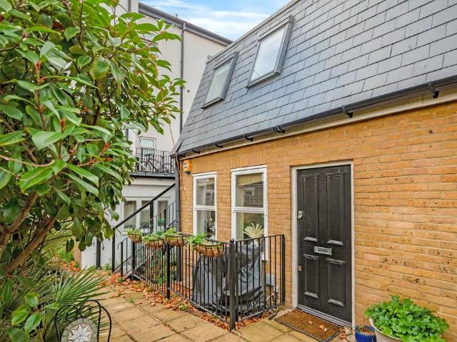 1 bedroom end of terrace house for sale