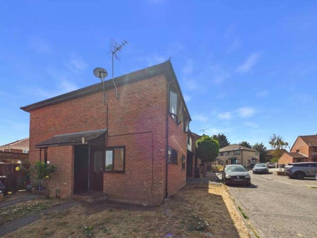 1 bedroom end of terrace house for sale