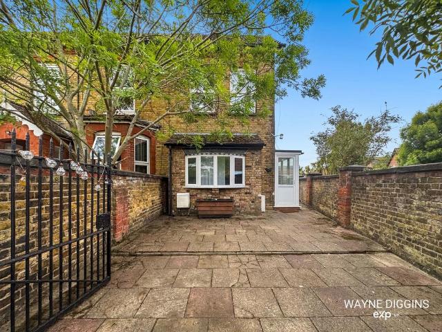 1 bedroom end of terrace house for sale