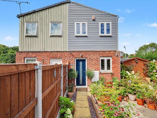1 bedroom end of terrace house for sale