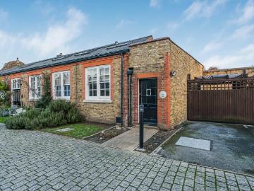 1 bedroom end of terrace house for sale