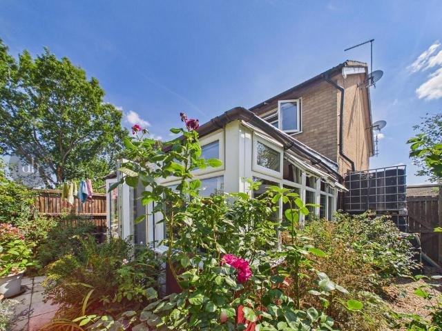 1 bedroom end of terrace house for sale