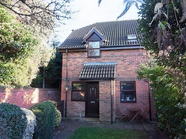 1 bedroom end of terrace house for sale