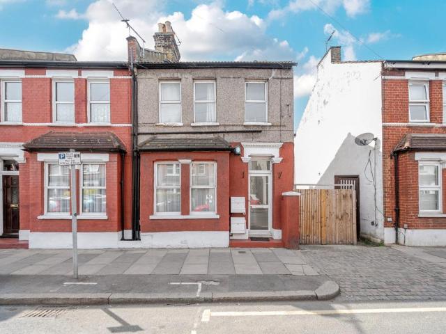 1 bedroom end of terrace house for sale