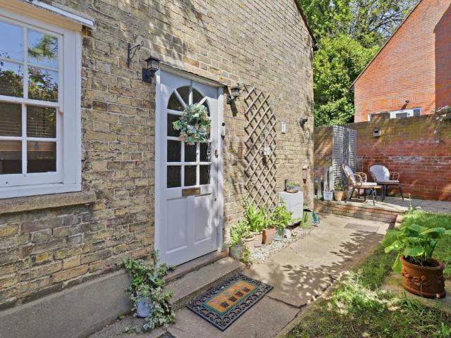 1 bedroom end of terrace house for sale