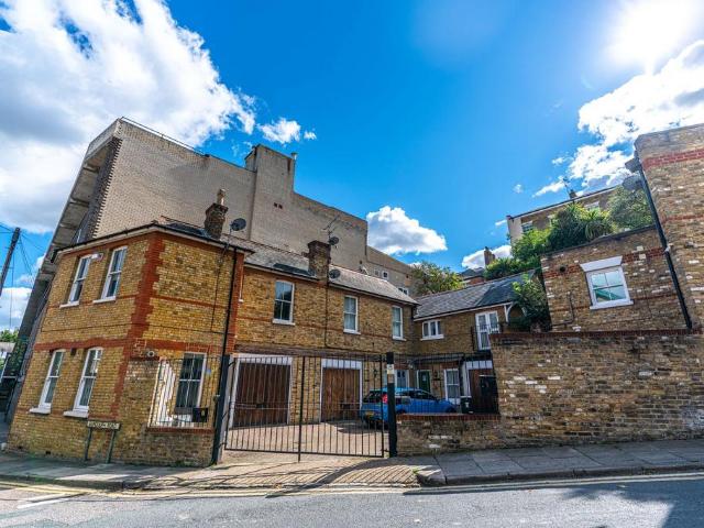 1 bedroom end of terrace house for sale