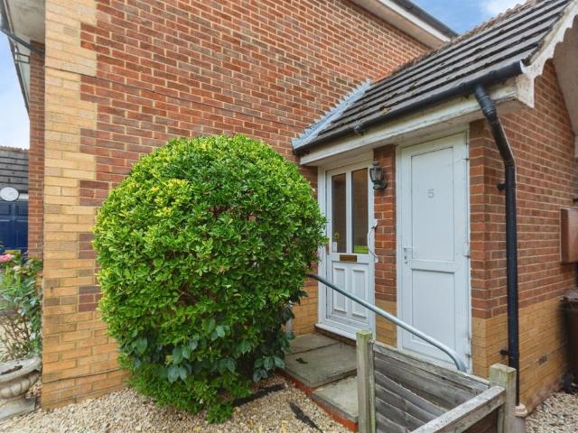 1 bedroom end of terrace house for sale