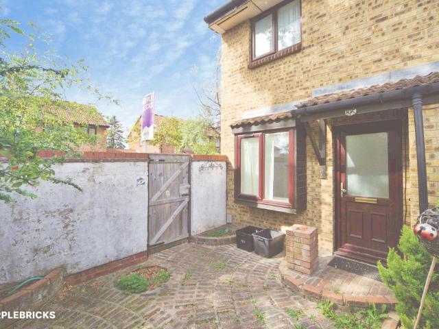 1 bedroom end of terrace house for sale