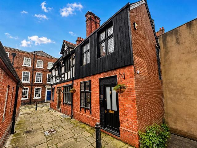1 bedroom end of terrace house for sale