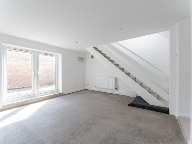 1 bedroom end of terrace house to rent