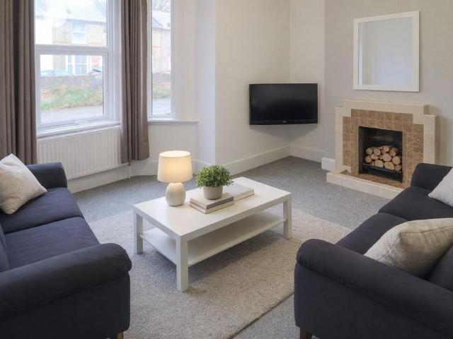 1 bedroom end of terrace house to rent