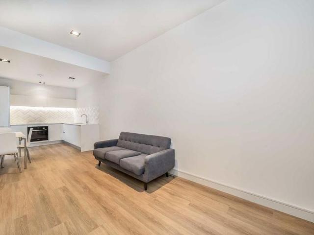 1 bedroom end of terrace house to rent