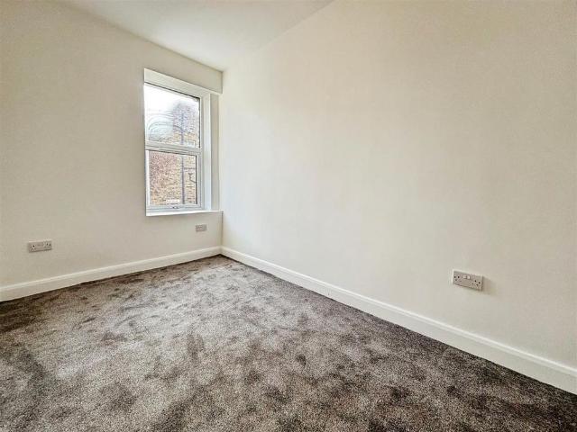 1 bedroom end of terrace house to rent