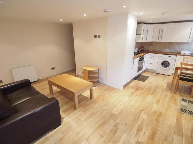 1 bedroom end of terrace house to rent