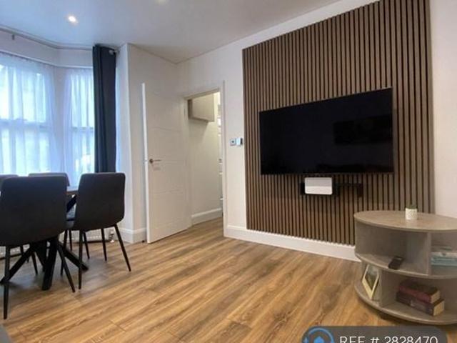 1 bedroom end of terrace house to rent
