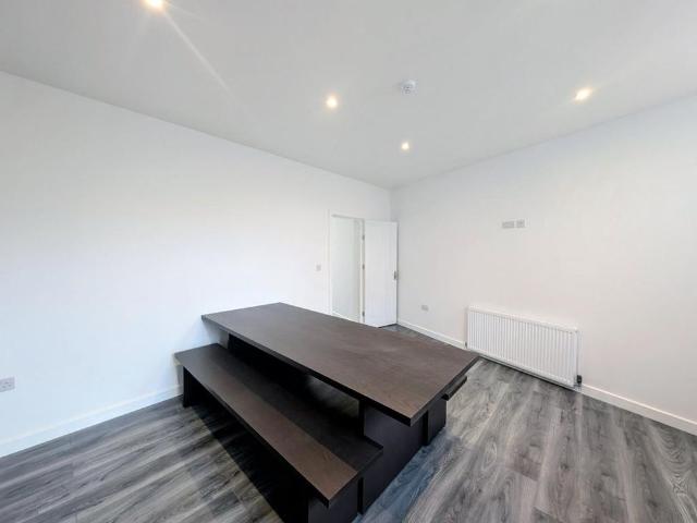 1 bedroom end of terrace house to rent