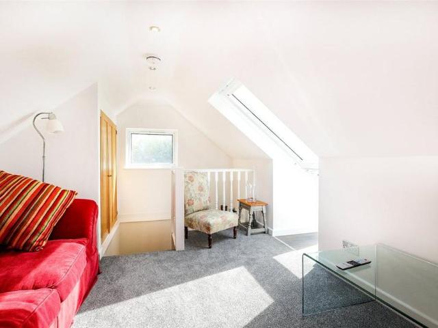 1 bedroom end of terrace house to rent