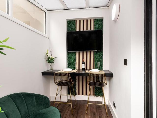1 bedroom end of terrace house to rent