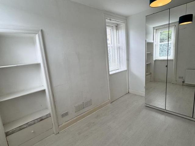 1 bedroom end of terrace house to rent