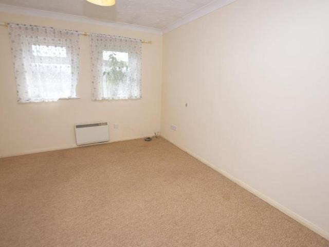 1 bedroom end of terrace house to rent