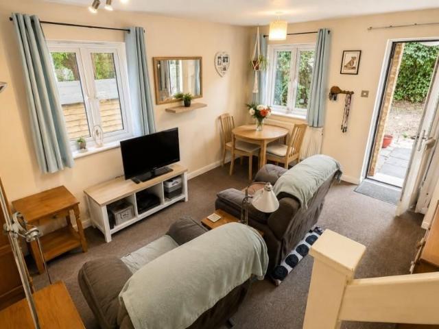 1 bedroom end of terrace house to rent