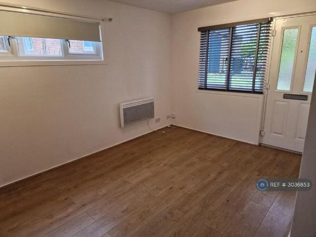 1 bedroom end of terrace house to rent