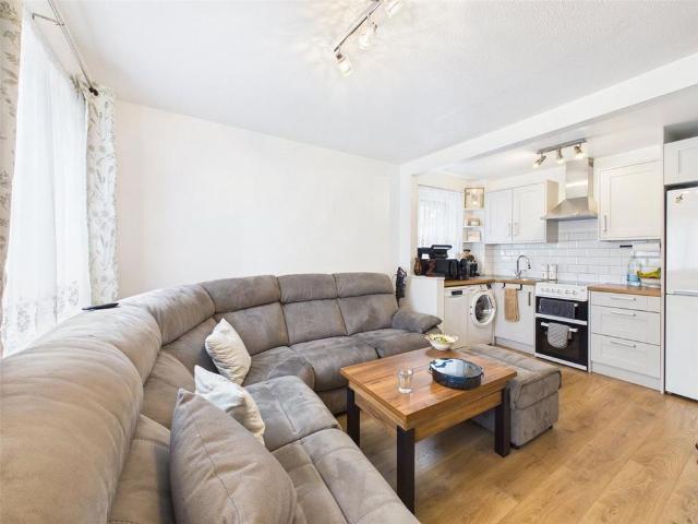 1 bedroom end of terrace house to rent