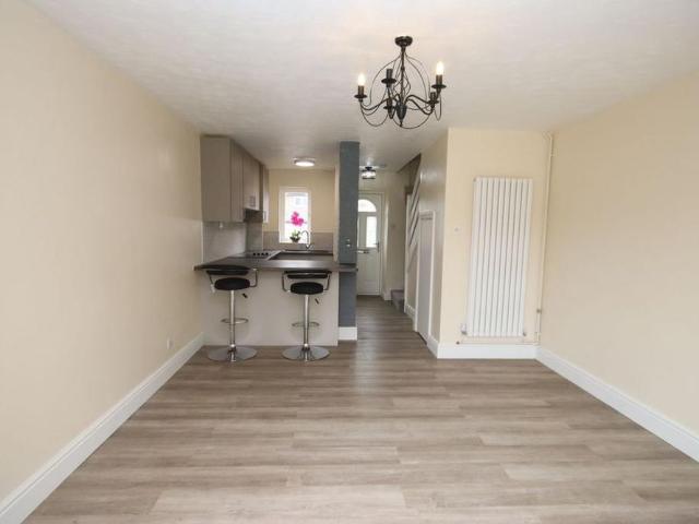 1 bedroom end of terrace house to rent